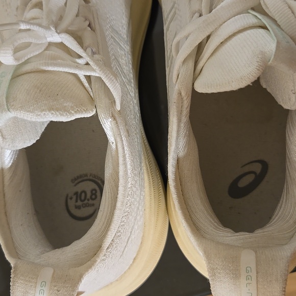 ASICS - Picture 6 of 12